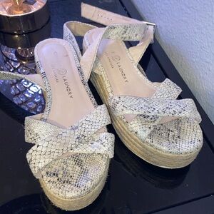Snakeskin metallic sandals by Chinese laundry size 7 super comfy